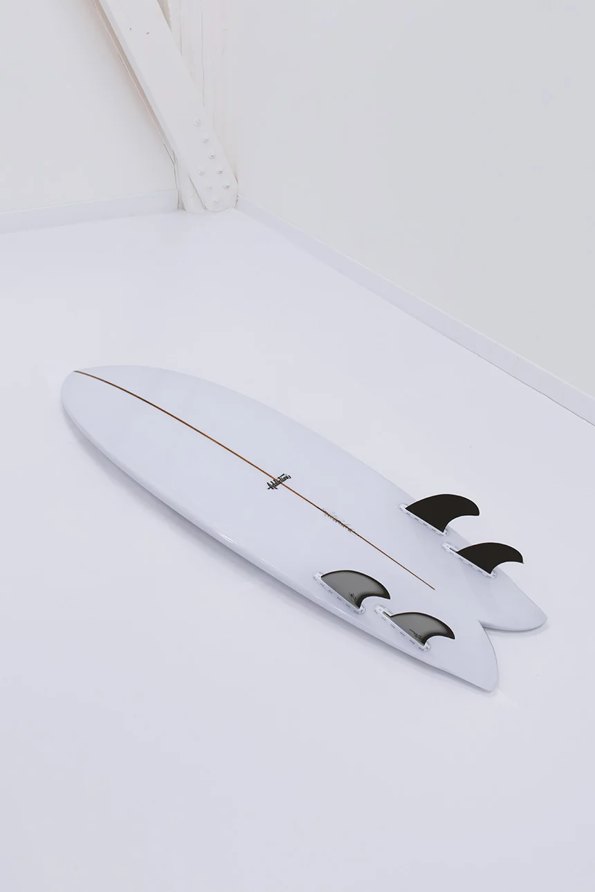 B54 Addiction Surfboards — Carène et lignes