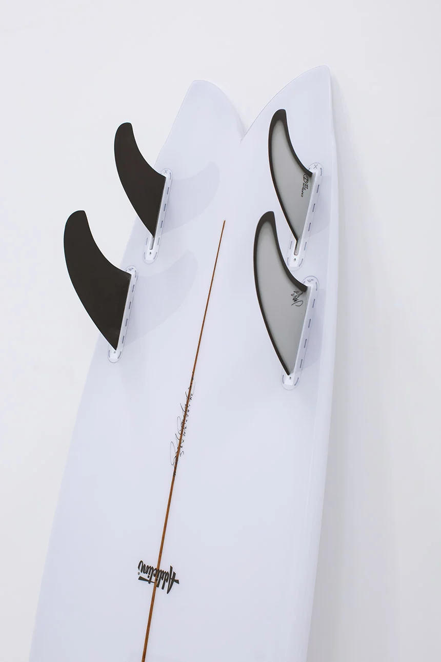 B54 Addiction Surfboards — Dérives et tail