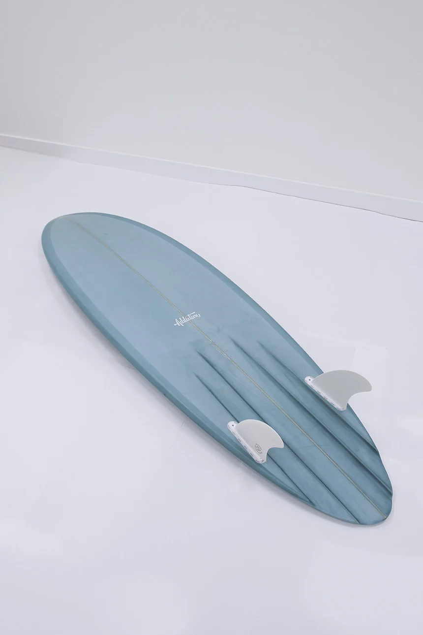 Clincher Addiction Surfboards — Vue trois-quarts