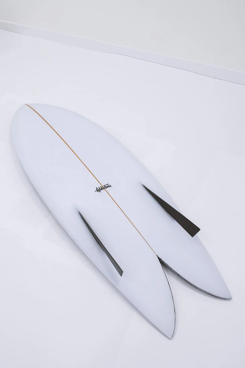 Split Tongue Addiction Surfboards — Carène et lignes
